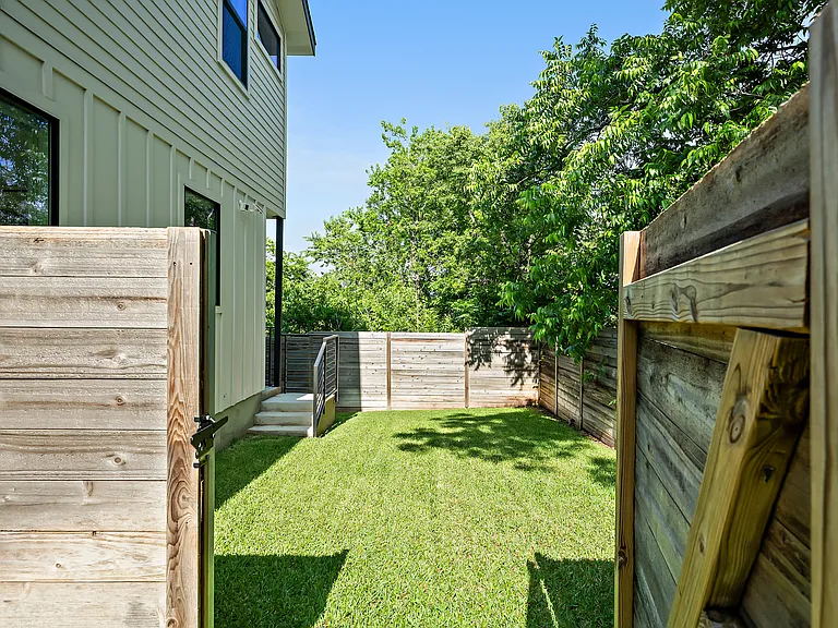 1405 Perez St #2 — Photo 10