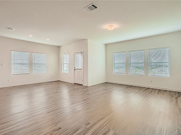 3rd image of 1316 Blackhaw Ln