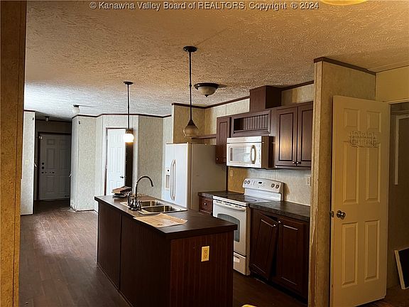 5th image of 9 Coleman Dr