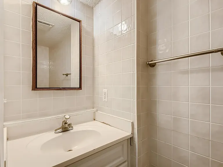 6220 Kirkwood Ln N — Photo 3