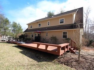 12 Lance Ct, Chestnut Ridge, NY 10977