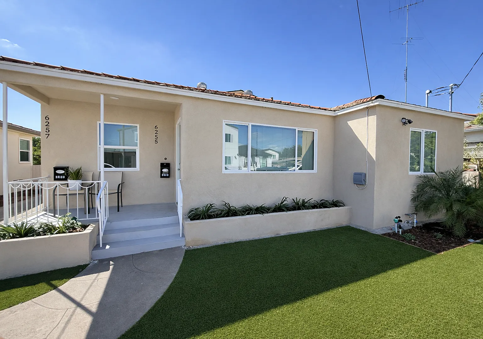 Newly Renovated 5 bedroom house! — Photo 2