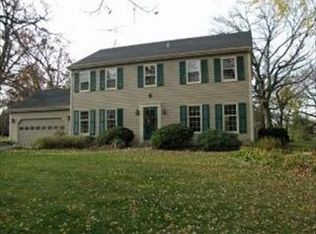 3013 Red Barn Rd, Crystal Lake, IL 60012