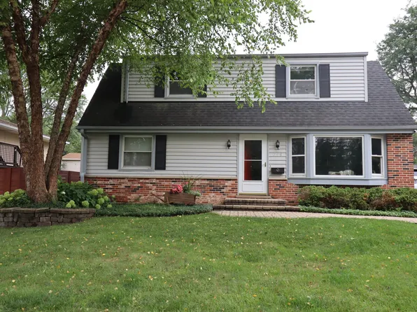 348 Cherrywood Rd, Buffalo Grove, IL 60089