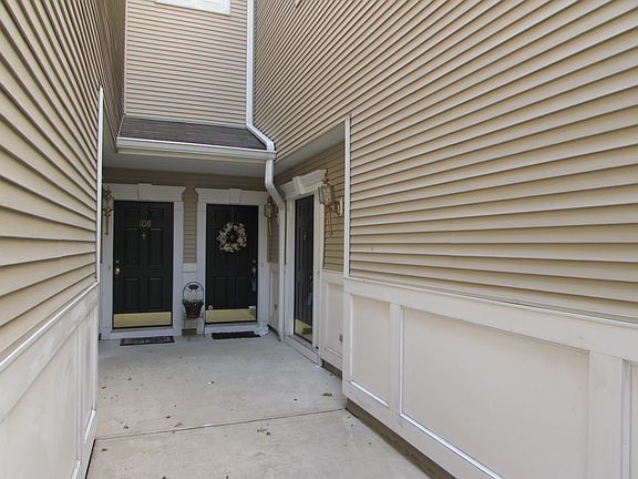 3rd image of 107 Rock Creek Dr #T212