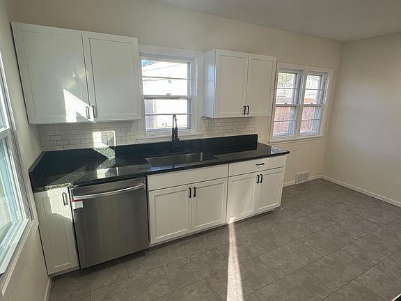 3rd image of 1501 Margaret St