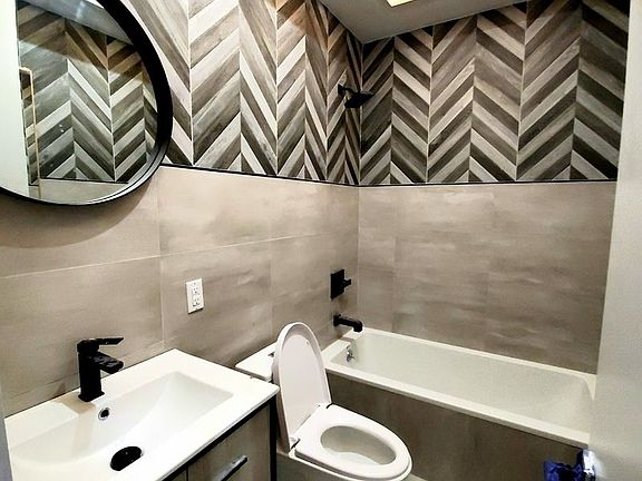 4th image of 1250 Pacific St APT 3C