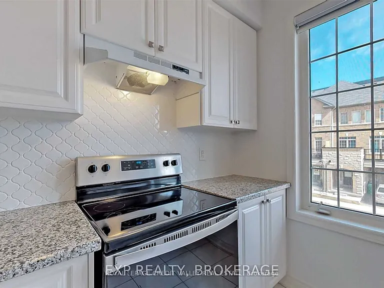 4 Haymarket Dr — Photo 9
