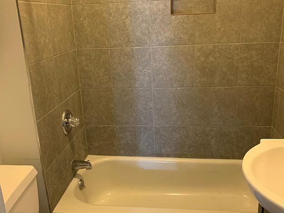 4th image of 212 Moir St