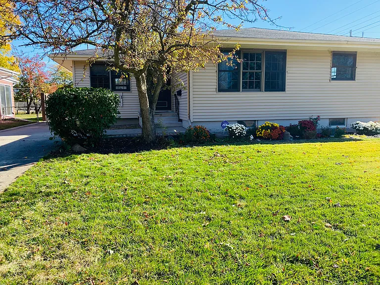 8837 Manor Ave — Photo 3