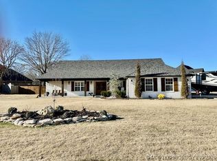 3806 Club View Dr, Muskogee, OK 74403