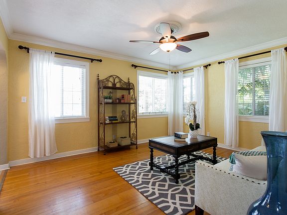 Parlor / Formal Dining Room