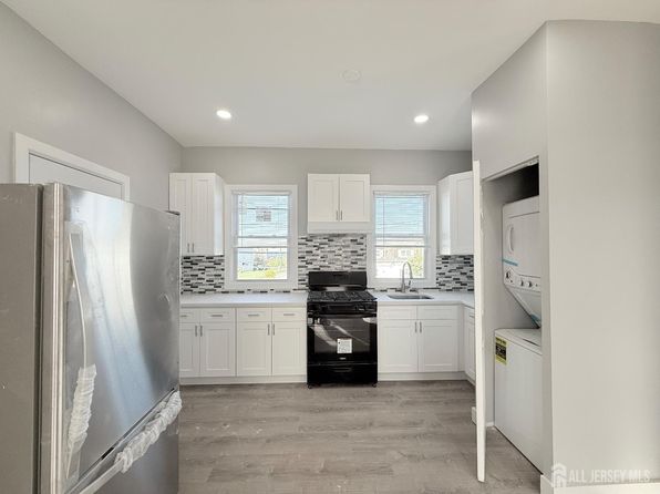 46 Hayward Ave Floor 2