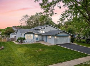 317 Vista Dr, Bolingbrook, IL 60490