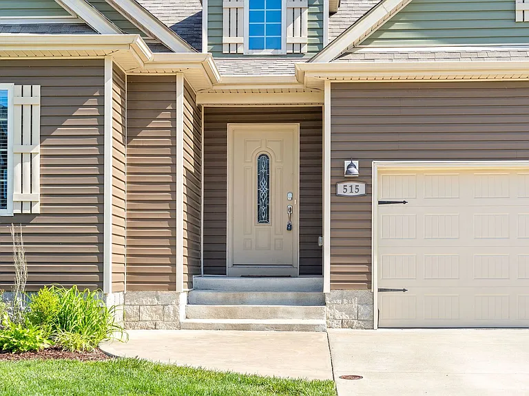 515 Sourwood Dr — Photo 2