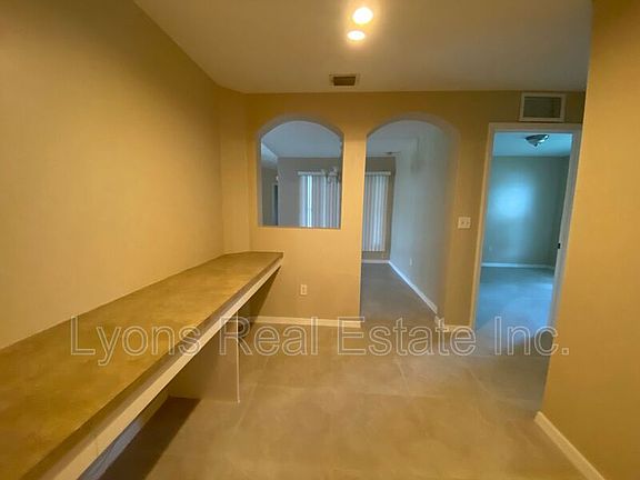 5th image of 1018 NE 34th St