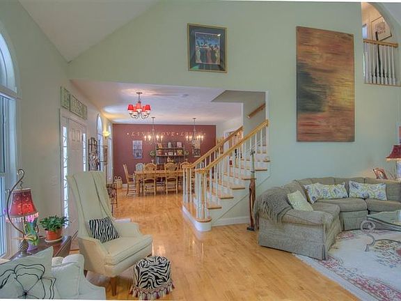 4th image of 140 Brentwood Ln