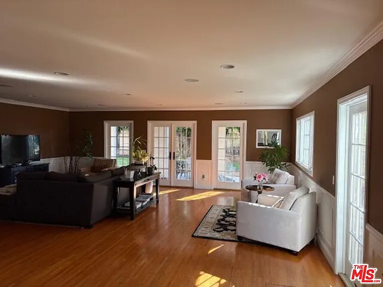 10328 Dunkirk Ave — Photo 5
