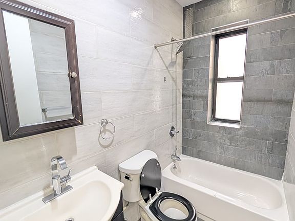 4th image of 1212 Lincoln Pl #C1