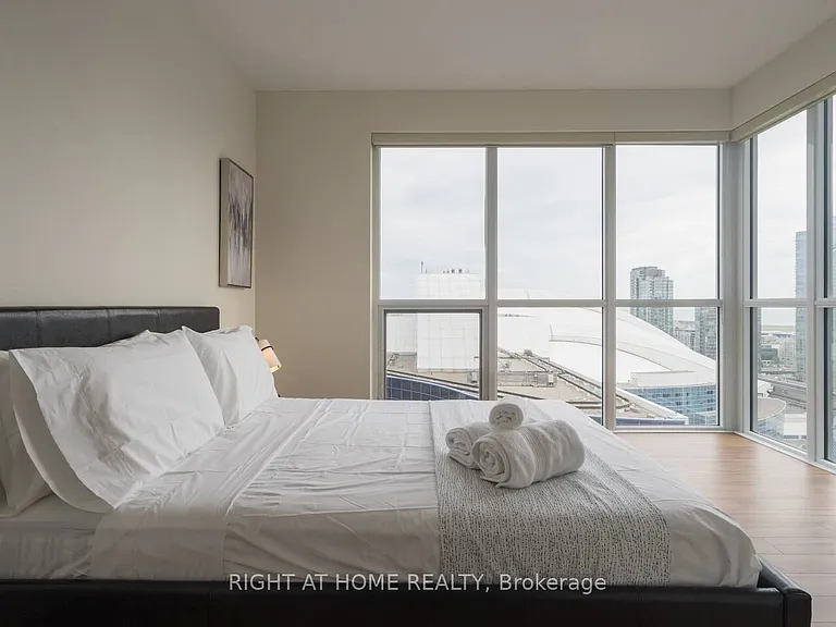 300 Front St W #2512 — Photo 11