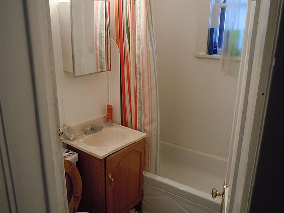 4th image of 1082 11th Ave SE #4