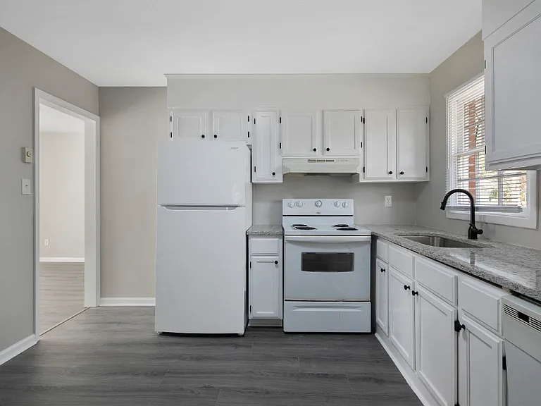 7252 Ainsley St — Photo 3