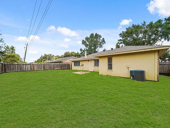 3rd image of 1938 Grand Park Dr