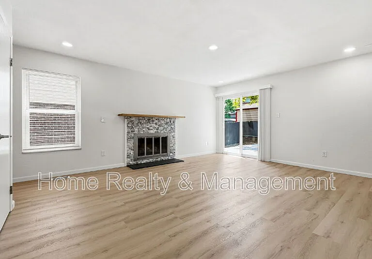 11731 Sherman St — Photo 5
