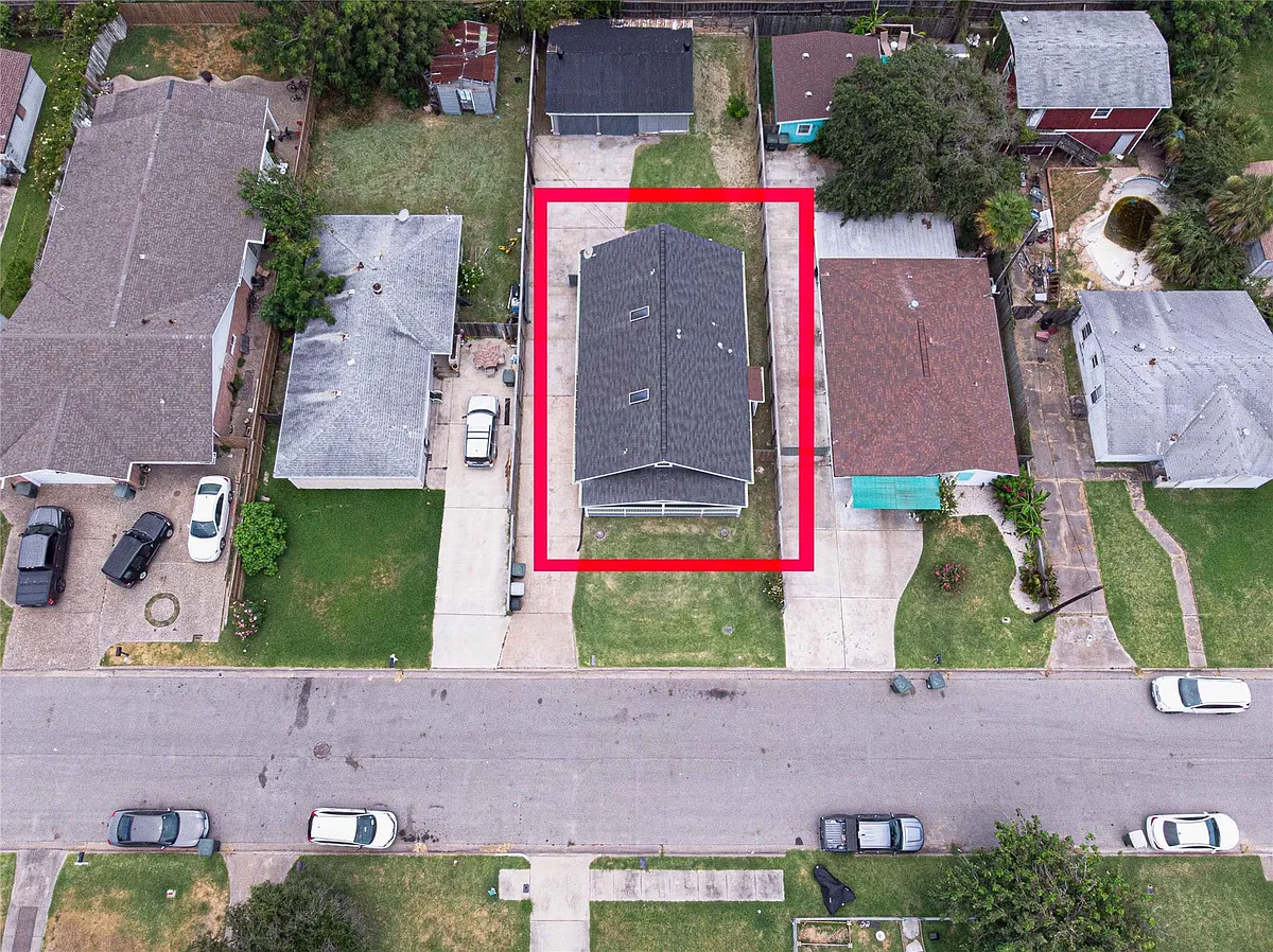 Building Photo - 3314 Kleinmann Ave