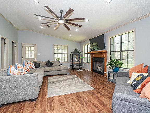 2nd image of 719 Post Oak Dr