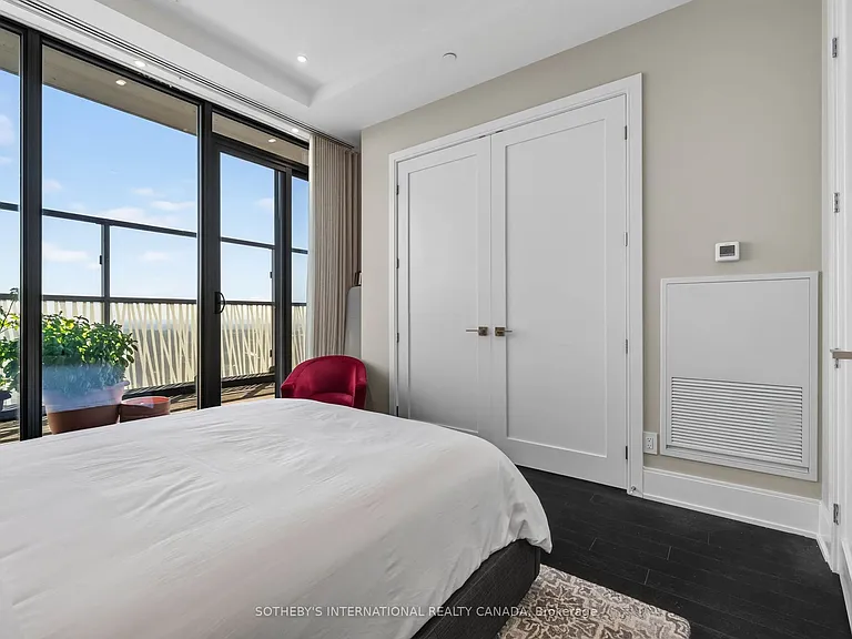 50 Charles St E #5501 — Photo 27