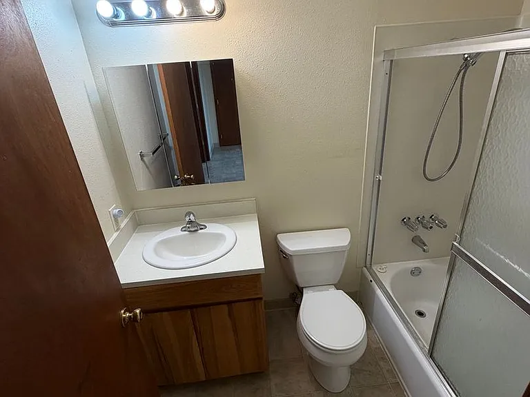 Pinewood Apartments — Photo 28