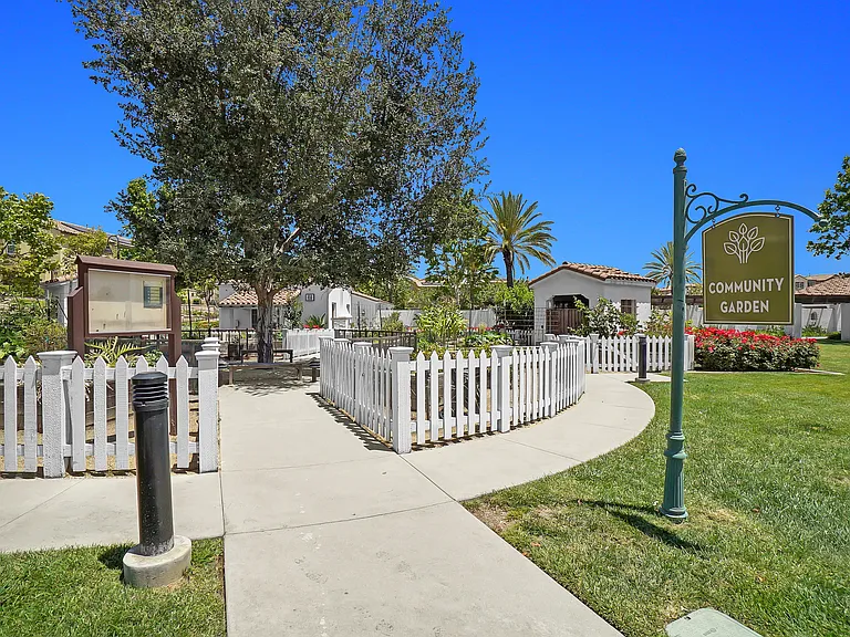 821 Parisa Pl — Photo 51