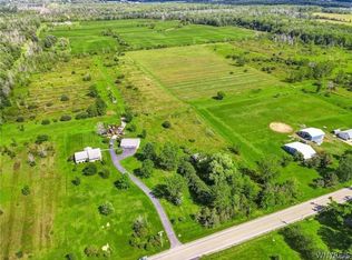 6013 Riddle Rd, Lockport, NY 14094