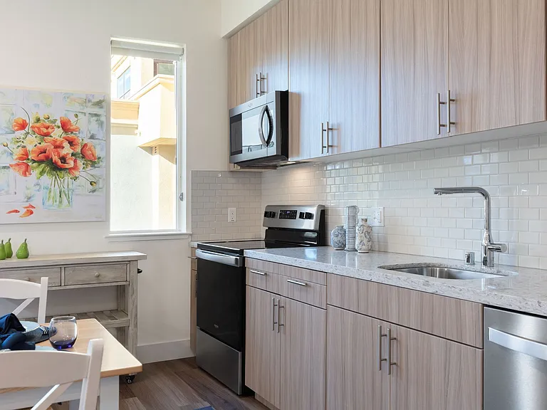Sunsweet Apartments — Photo 28