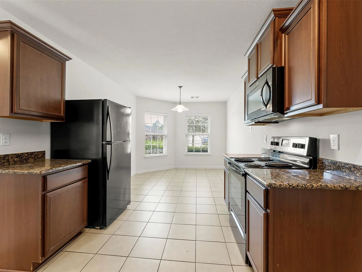 3 bed, 2.0 bath, 1894 sqft, $1,950 — Photo 3