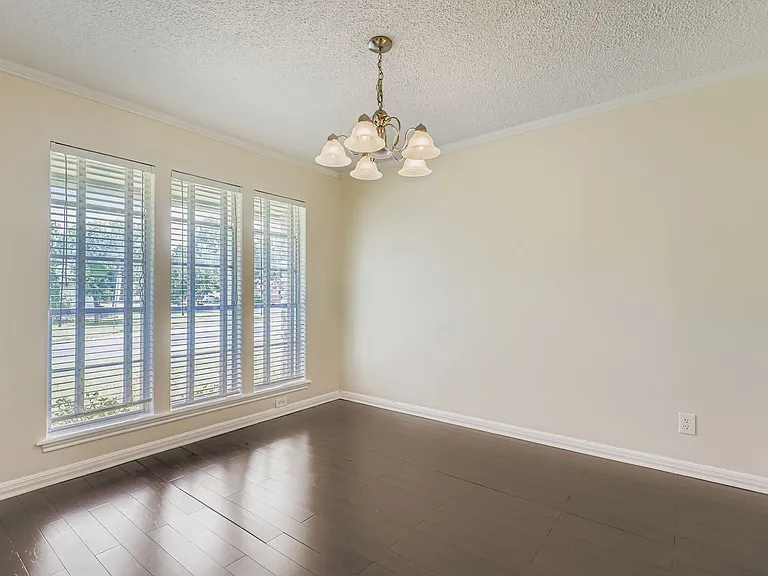 5313 Basswood Ln — Photo 8