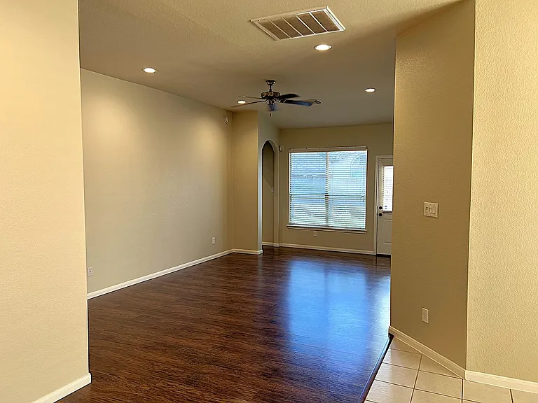 7031 Windy Run Ct — Photo 10