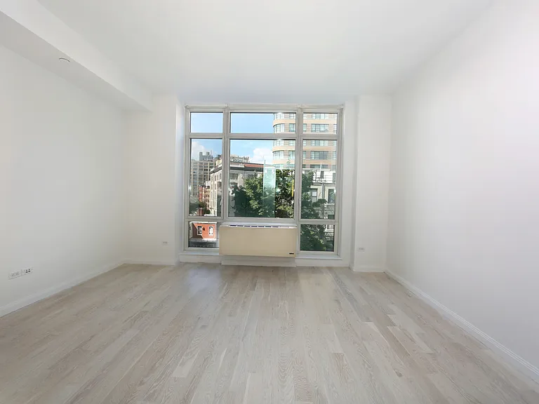 55 Thompson St #606 — Photo 3