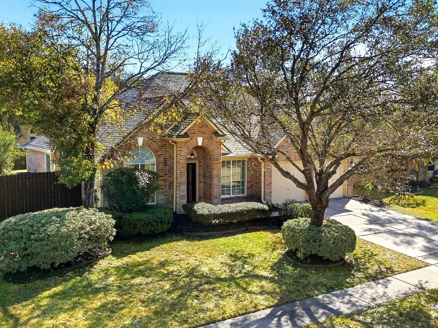 3 bed, 2.0 bath, 1845 sqft, $2,100 — Photo 4