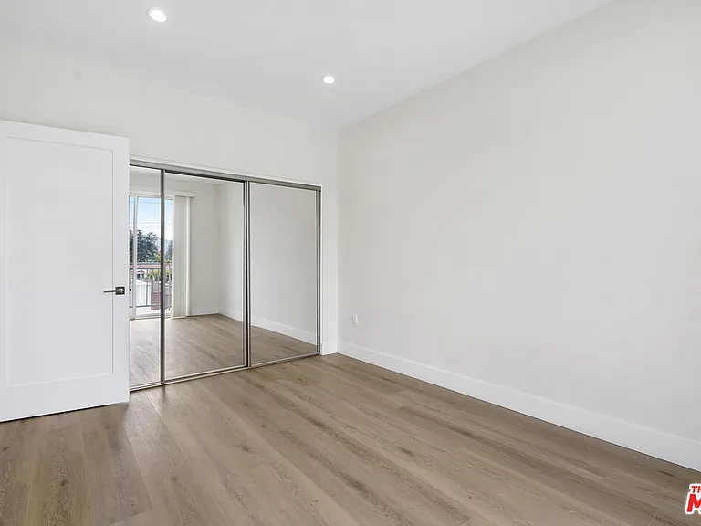 11042 La Maida St #202 — Photo 20