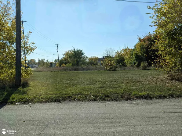 5053 N Saginaw St, Flint, MI 48505