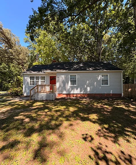 84 Madison Ln N — Photo 2