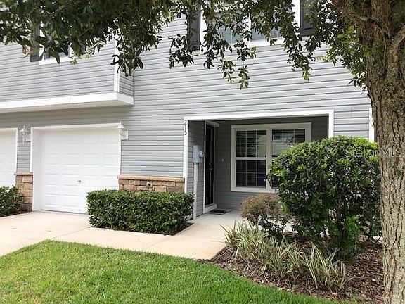 3rd image of 215 Woodknoll Pl