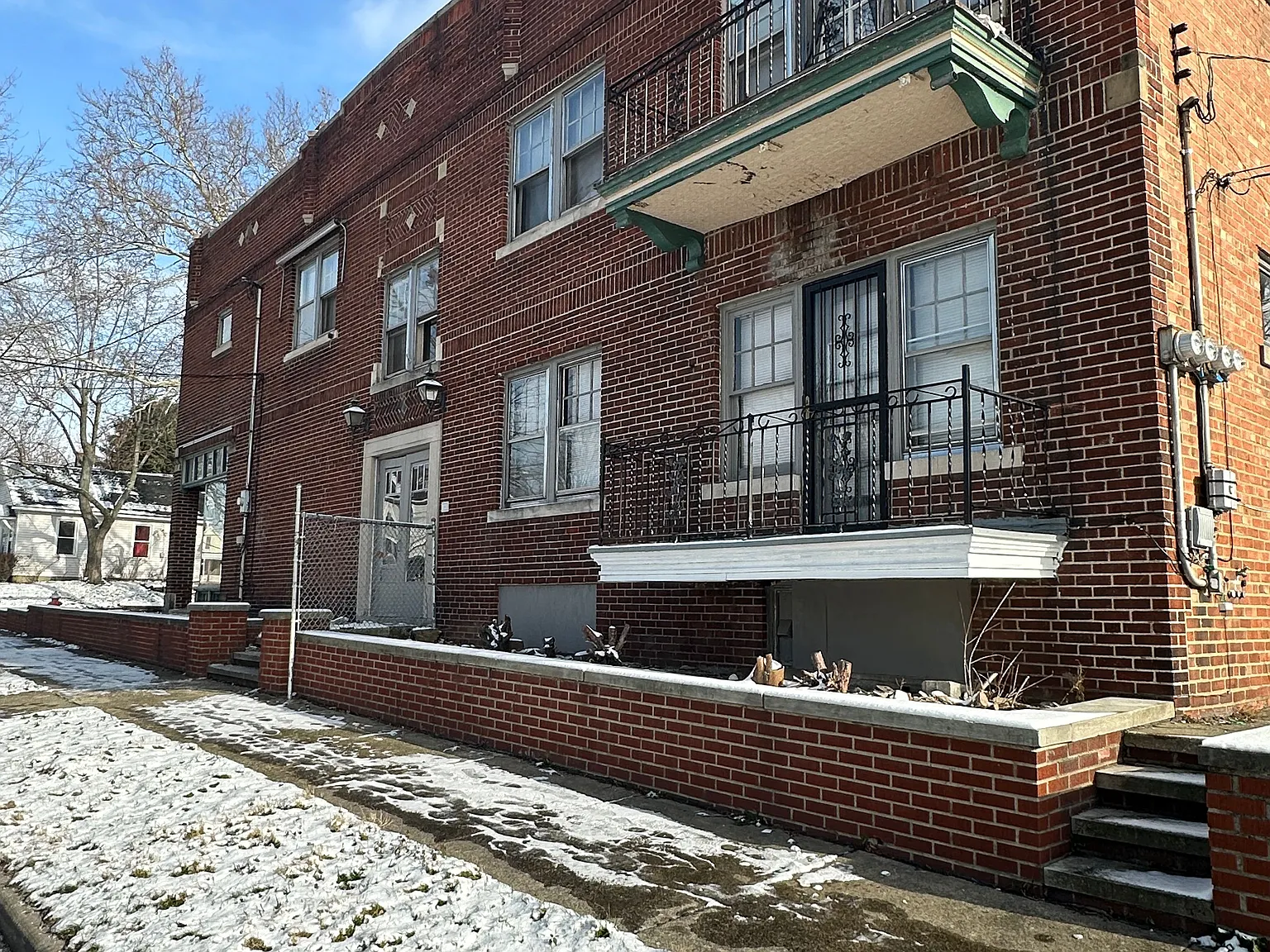 2 bed, $1,000 — Photo 1