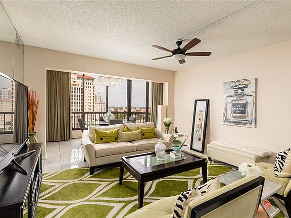 4th image of 1 Beach Dr SE Unit 1401
