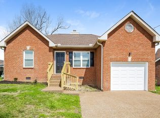 125 Oak Leaf Dr, Hendersonville, TN 37075