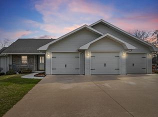 226 Creek Dr, Benton, WI 53803