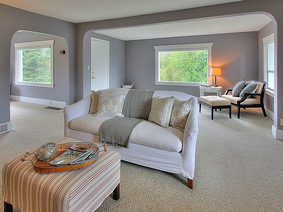 5th image of 10515 Linden Ave N