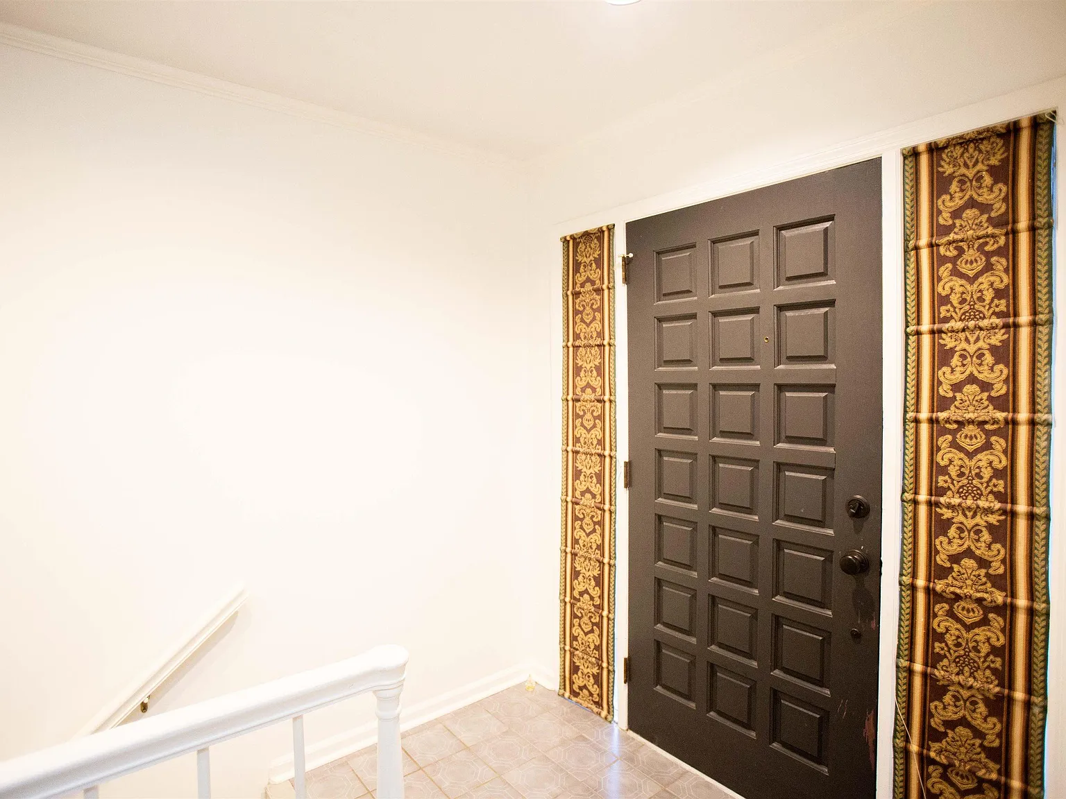 3 bed, 2.5 bath, 2430 sqft, $1,950 — Photo 2